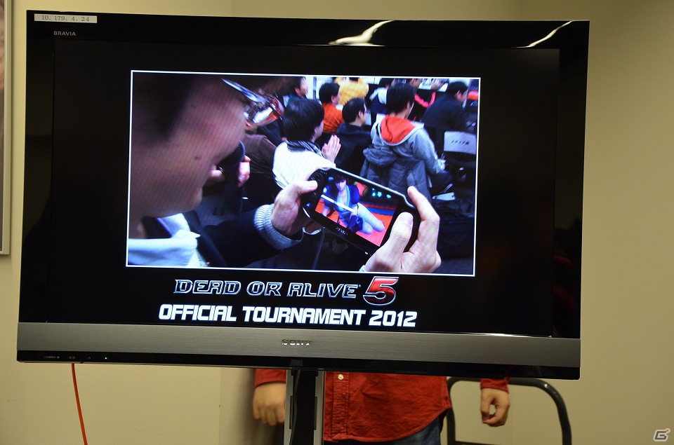 「DEAD OR ALIVE 5」最強プレイヤーが決定！PS Vita版の実機デモも公開された「『DEAD OR ALIVE 5』Official Tournament 2012 決勝ラウンド」レポートの画像29