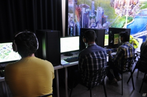 【EA Asia Showcase 2012】GlassBox ENGINEで新たな進化を遂げた都市開発シミュレーションの手触りとは？フレンドとの相互関係、シムの生活を追跡も！PC「SIMCITY」プレイインプレッションの画像22