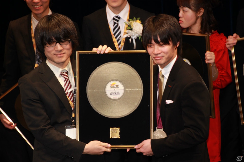 ダンサーSAMさんや五輪銀メダリストの田中佑典選手も登場した「KONAMI Arcade Championship 2012 グランドフィナーレ ～受賞祝賀会～」レポートの画像39