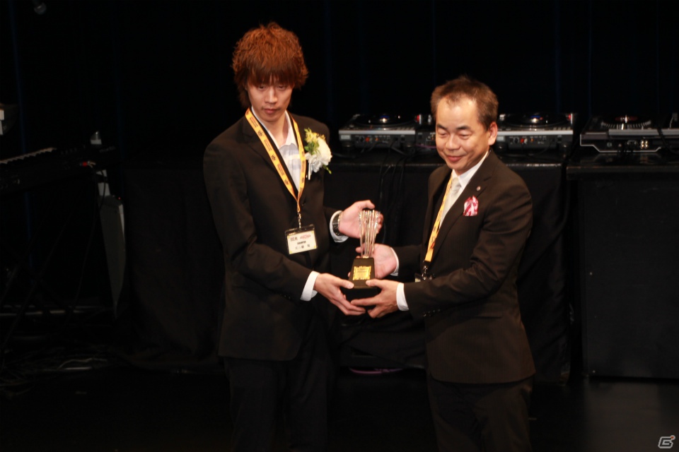 ダンサーSAMさんや五輪銀メダリストの田中佑典選手も登場した「KONAMI Arcade Championship 2012 グランドフィナーレ ～受賞祝賀会～」レポートの画像9
