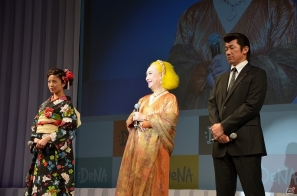 DeNAの新コーポレートロゴが公開＆音楽サービスへの参入を発表―吉高由里子さんや横浜DeNAベイスターズの中畑清監督も駆け付けた発表会の模様をお届けの画像16