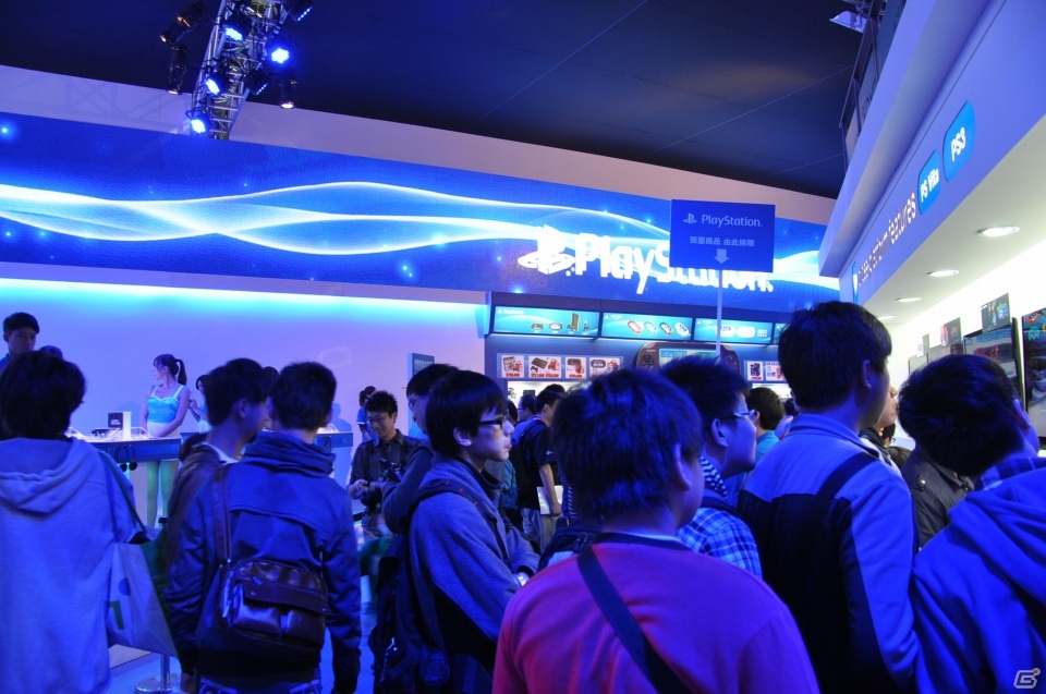 【台北国際ゲームショウ 2013】PS Vita新色「冰雪銀（アイスシルバー）」が展示、各ハードの試遊台も多数！今年の会場限定即売コーナーは内部に設置されたSCETブースレポの画像23