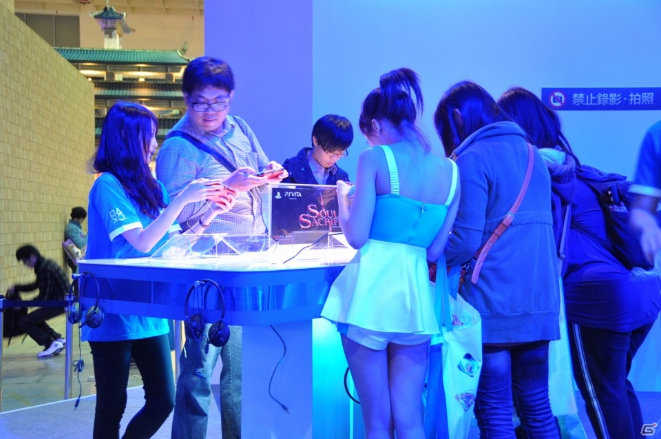 【台北国際ゲームショウ 2013】PS Vita新色「冰雪銀（アイスシルバー）」が展示、各ハードの試遊台も多数！今年の会場限定即売コーナーは内部に設置されたSCETブースレポの画像62