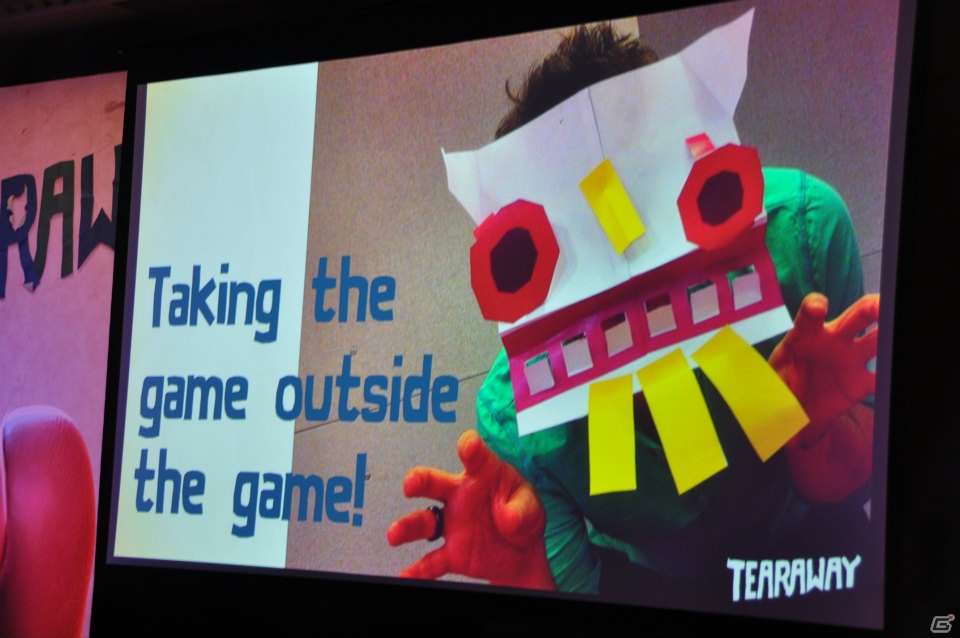 【台北国際ゲームショウ 2013】PS Vita「Tearaway」紙で表現された世界をメッセンジャー「iota＆atoi」が自由に冒険！謎を解く鍵はVitaの全機能！？の画像12