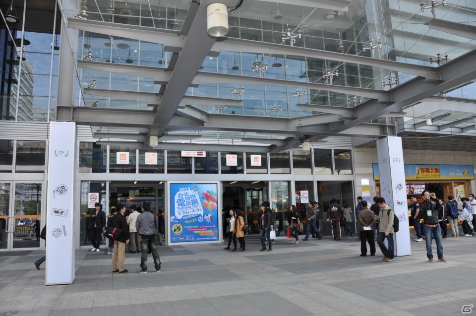 【台北国際ゲームショウ 2013】Gamaniaのeスポーツチーム「GAMABEARS」も駆け付けた！会場の様子＆露出の多い凝った衣装多め！コンパニオンを紹介の画像2