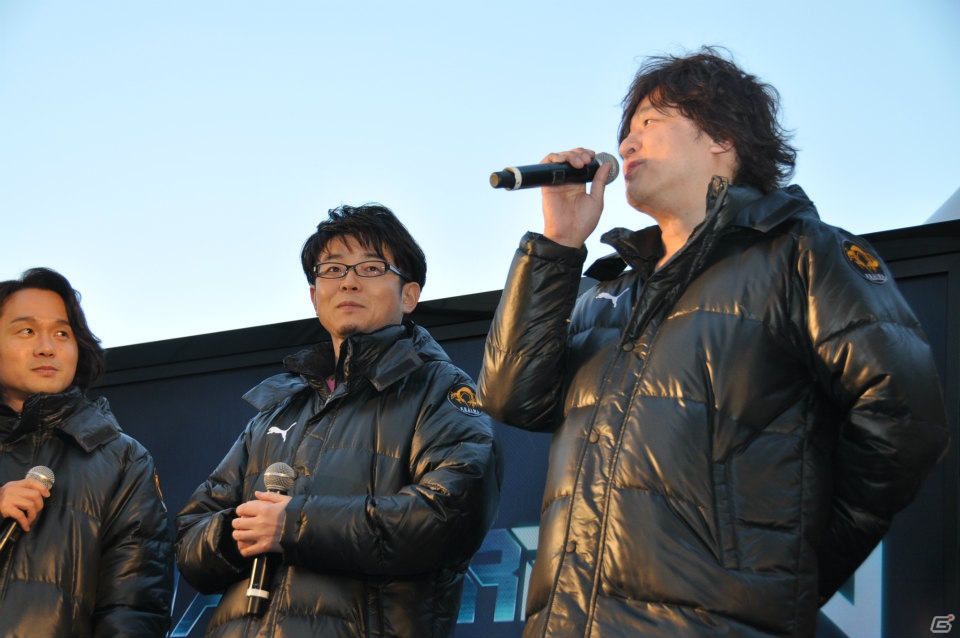 国内DLC第1弾にはスネークの名台詞が再生される武器「木刀 蛇魂」が！大塚明夫さん＆堀内賢雄さんも駆け付けた「メタルギア ライジング リベンジェンス」発売記念イベントレポートの画像17