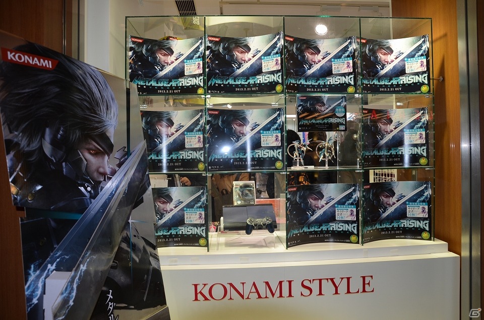 PS3「メタルギア ライジング リベンジェンス」ついに発売！開店前から長蛇の列ができた発売記念抽選会の模様をお届けの画像13