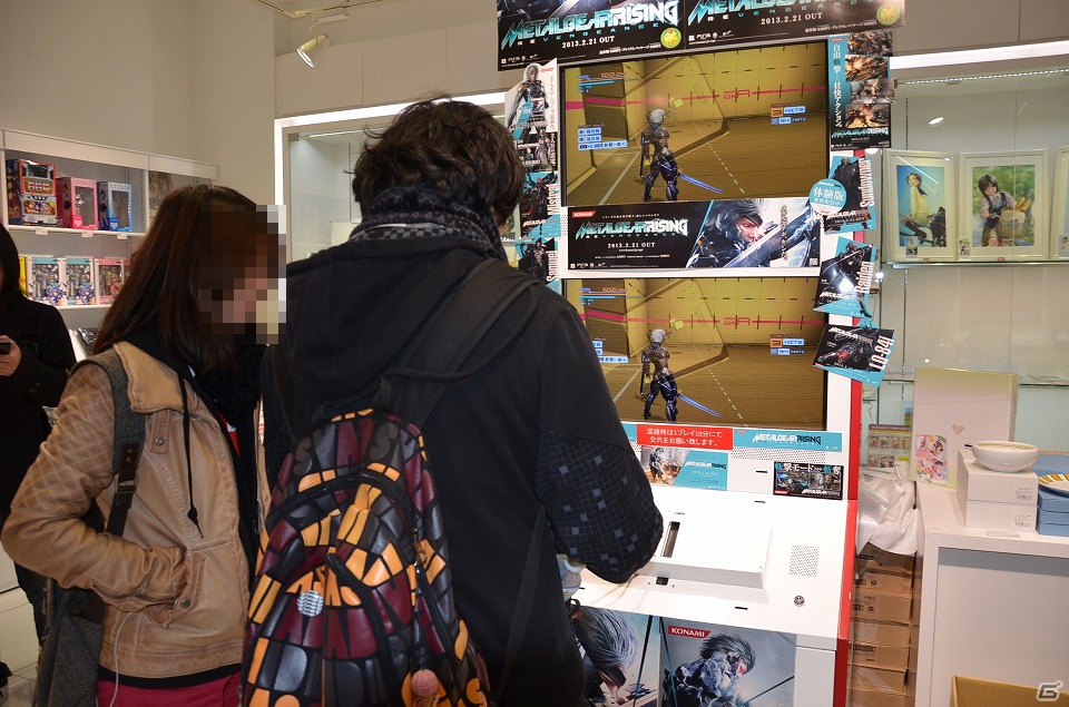 PS3「メタルギア ライジング リベンジェンス」ついに発売！開店前から長蛇の列ができた発売記念抽選会の模様をお届けの画像14