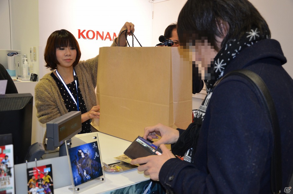 PS3「メタルギア ライジング リベンジェンス」ついに発売！開店前から長蛇の列ができた発売記念抽選会の模様をお届けの画像3