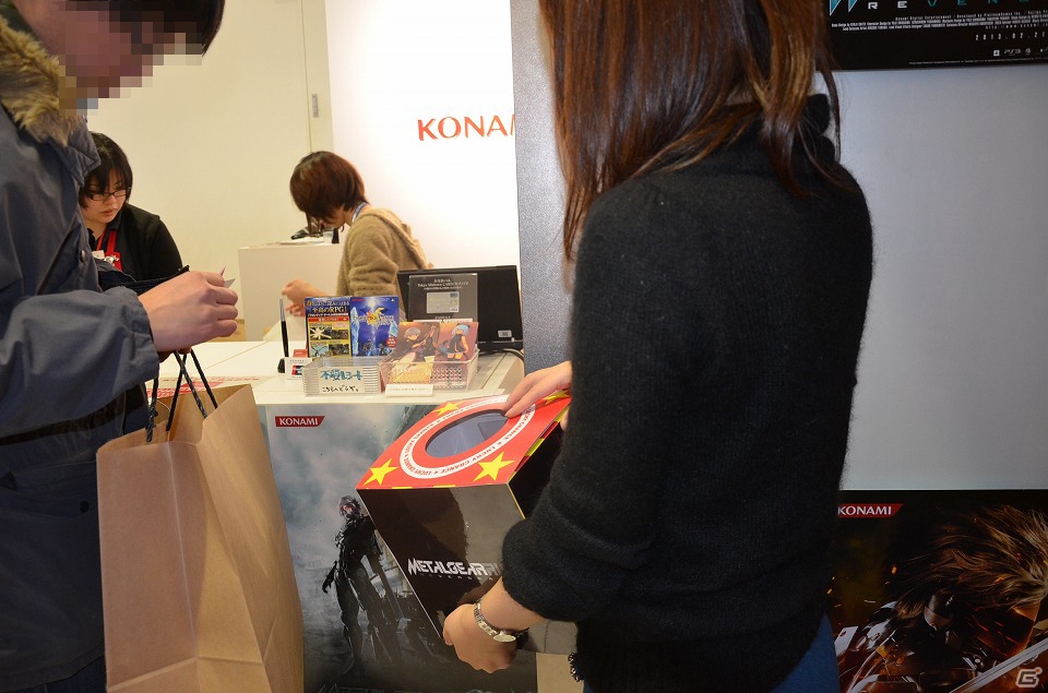PS3「メタルギア ライジング リベンジェンス」ついに発売！開店前から長蛇の列ができた発売記念抽選会の模様をお届けの画像4