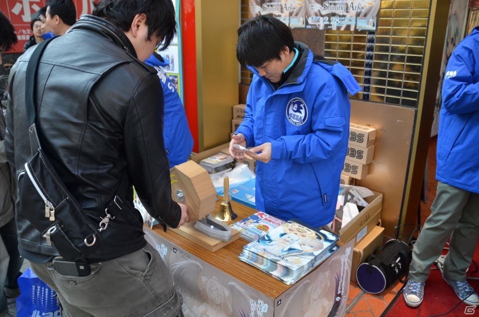 PSP「シャイニング・アーク」発売記念抽選会に澤田プロデューサーとTony氏が登場―両氏へのショートインタビューをお届けの画像4