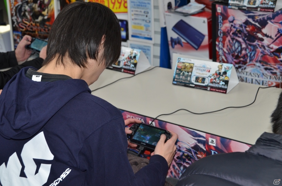 「ファンタシースターオンライン2」体験会が開催―会場を訪れた酒井智史プロデューサーがPS Vita版サービスインの心境を語るの画像1
