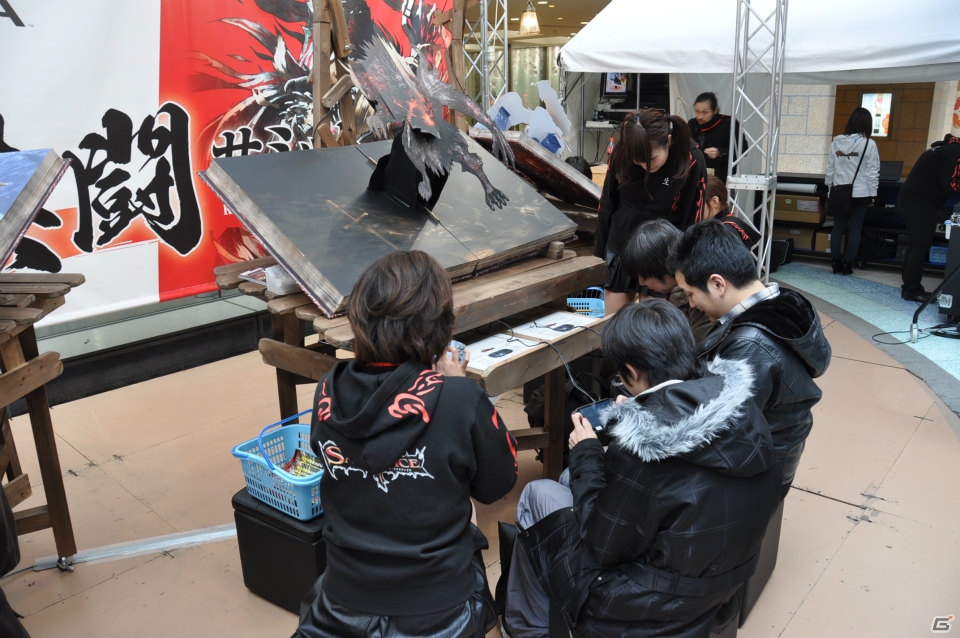 「日本中で一番発売をワクワクして待っているのが僕かも知れない！」PS Vita「SOUL SACRIFICE」試遊体験イベント会場に駆け付けた稲船敬二氏にショートインタビューを敢行！の画像2