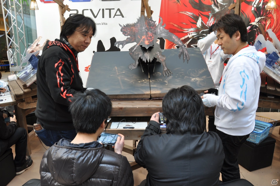 「日本中で一番発売をワクワクして待っているのが僕かも知れない！」PS Vita「SOUL SACRIFICE」試遊体験イベント会場に駆け付けた稲船敬二氏にショートインタビューを敢行！の画像9