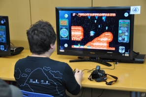 会場が当時のゲームセンターのように盛り上がった「カプコン アーケード キャビネット」＆「ヴァンパイア リザレクション」ドノヴァンでハギーを倒してプレゼントGET！媒体対決ゲーム大会レポートの画像30