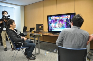 会場が当時のゲームセンターのように盛り上がった「カプコン アーケード キャビネット」＆「ヴァンパイア リザレクション」ドノヴァンでハギーを倒してプレゼントGET！媒体対決ゲーム大会レポートの画像63