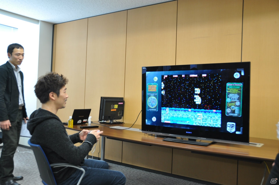 会場が当時のゲームセンターのように盛り上がった「カプコン アーケード キャビネット」＆「ヴァンパイア リザレクション」ドノヴァンでハギーを倒してプレゼントGET！媒体対決ゲーム大会レポートの画像11