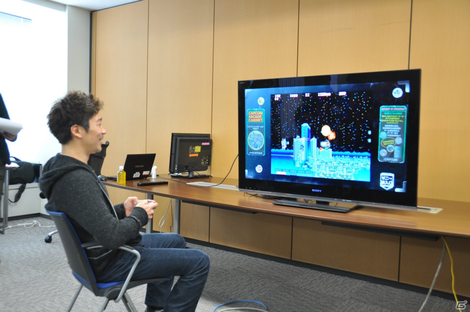 会場が当時のゲームセンターのように盛り上がった「カプコン アーケード キャビネット」＆「ヴァンパイア リザレクション」ドノヴァンでハギーを倒してプレゼントGET！媒体対決ゲーム大会レポートの画像12