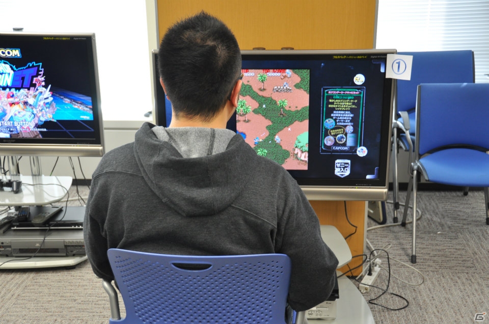 会場が当時のゲームセンターのように盛り上がった「カプコン アーケード キャビネット」＆「ヴァンパイア リザレクション」ドノヴァンでハギーを倒してプレゼントGET！媒体対決ゲーム大会レポートの画像23