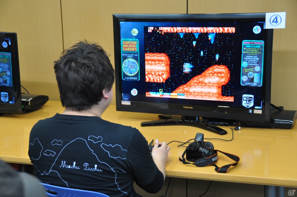 会場が当時のゲームセンターのように盛り上がった「カプコン アーケード キャビネット」＆「ヴァンパイア リザレクション」ドノヴァンでハギーを倒してプレゼントGET！媒体対決ゲーム大会レポートの画像30