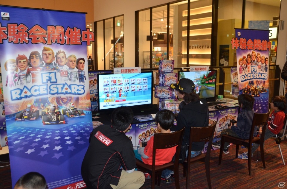 子供も大人も夢中になってプレイ―PS3/Xbox 360「F1 RACE STARS」店頭体験会の模様をレポートの画像8