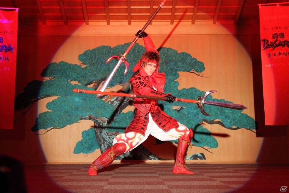 出演者による華麗なパフォーマンスも披露！舞台ならではの歌やロマンあふれた演出を目指す宝塚歌劇花組公演「戦国BASARA」制作発表会の画像3