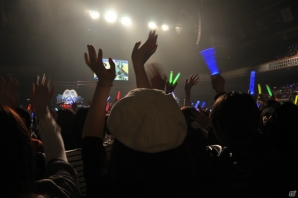 オープニングでの激しい演技、西川貴教さんと出演者の爆笑トークショーや座布団ゴルフも！？最新作も電撃発表された「バサラ祭2013 ～春の陣～」3月30日公演レポの画像11
