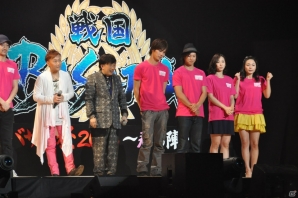 オープニングでの激しい演技、西川貴教さんと出演者の爆笑トークショーや座布団ゴルフも！？最新作も電撃発表された「バサラ祭2013 ～春の陣～」3月30日公演レポの画像56