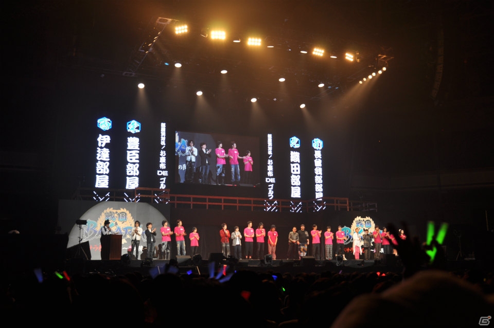 オープニングでの激しい演技、西川貴教さんと出演者の爆笑トークショーや座布団ゴルフも！？最新作も電撃発表された「バサラ祭2013 ～春の陣～」3月30日公演レポの画像52