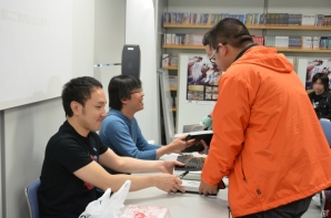 松山氏、新里氏が「.hack」プロジェクト発足からのエピソードを語った「『.hack』シリーズ完全設定資料集 LIGHT EDITION」発売記念トーク＆サイン会イベントをレポートの画像23