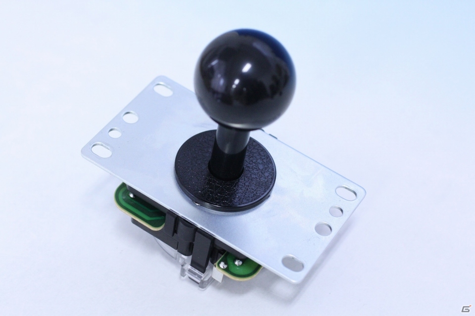 マッドキャッツ、静音アーケード型ゲームコントローラー「Team Mad Catz Arcade FightStick Versus Series SH」の一般店頭販売を5月23日より開始の画像4