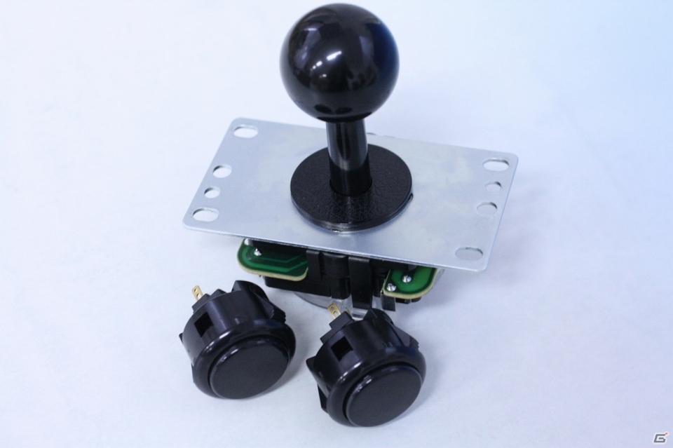 マッドキャッツ、静音アーケード型ゲームコントローラー「Team Mad Catz Arcade FightStick Versus Series SH」の一般店頭販売を5月23日より開始の画像5