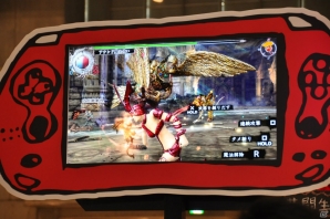 【ニコニコ超会議2】5月2日配信予定の魔物「ゴースト」「ウロボロス」とのバトルを先行体験！「バイキングぽいぽい」「閃乱カグラ」「初音ミク」などのステージは大盛況！PlayStationブースレポの画像22