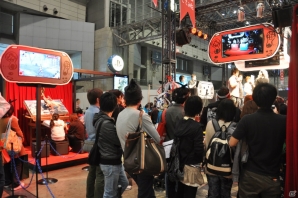 【ニコニコ超会議2】5月2日配信予定の魔物「ゴースト」「ウロボロス」とのバトルを先行体験！「バイキングぽいぽい」「閃乱カグラ」「初音ミク」などのステージは大盛況！PlayStationブースレポの画像6