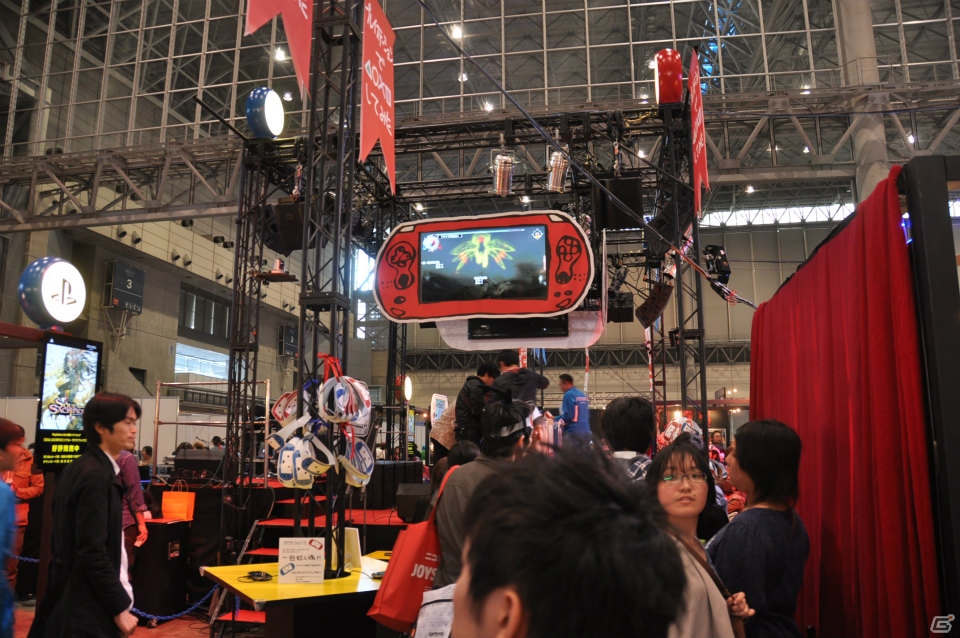 【ニコニコ超会議2】5月2日配信予定の魔物「ゴースト」「ウロボロス」とのバトルを先行体験！「バイキングぽいぽい」「閃乱カグラ」「初音ミク」などのステージは大盛況！PlayStationブースレポの画像19
