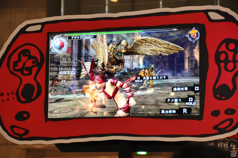 【ニコニコ超会議2】5月2日配信予定の魔物「ゴースト」「ウロボロス」とのバトルを先行体験！「バイキングぽいぽい」「閃乱カグラ」「初音ミク」などのステージは大盛況！PlayStationブースレポの画像22
