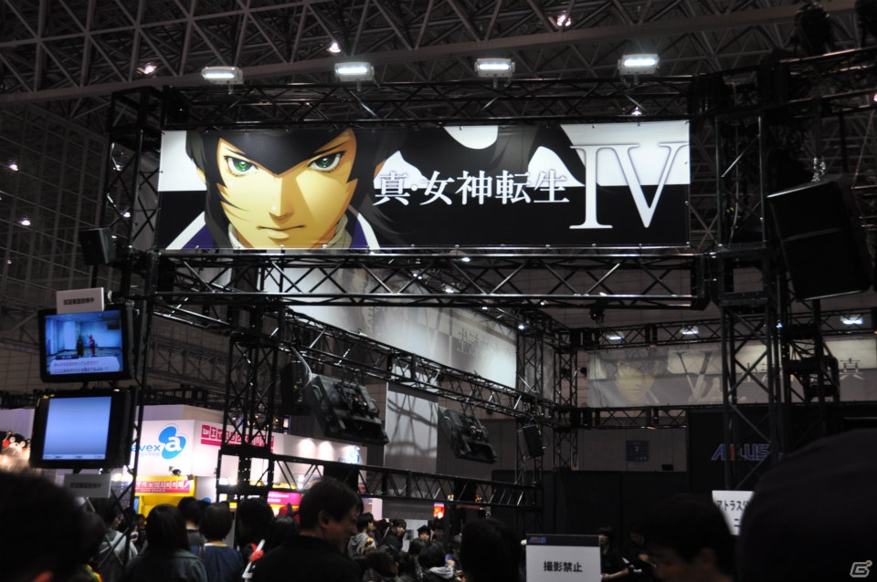 【ニコニコ超会議2】開発秘話やデザイン、今後の展開についてたくさんの質問が寄せられた3DS「真・女神転生IV」マニアクスチームによる開発Q＆Aステージレポートの画像15