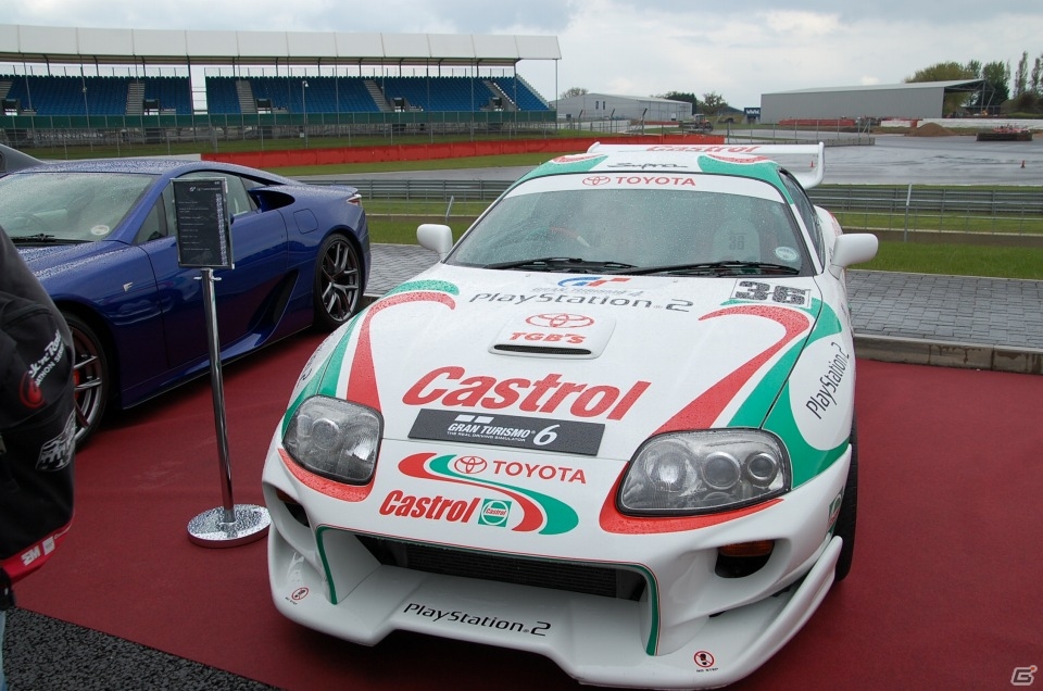 シルバーストーン・サーキットで行われた「グランツーリスモ」15周年記念イベントのフォトレポートを掲載の画像2