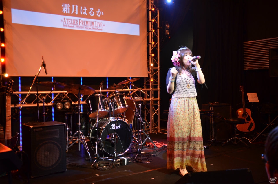 霜月はるかさんやACRYLICSTABが「エスカ＆ロジーのアトリエ」の楽曲を披露した「アトリエプレミアムライブ」をレポートの画像3