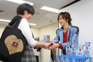 「カードファイト!! ヴァンガード」DAIGOさん自らが「DAIGOスペシャルセット」を手渡した発売記念イベントの模様を紹介の画像6