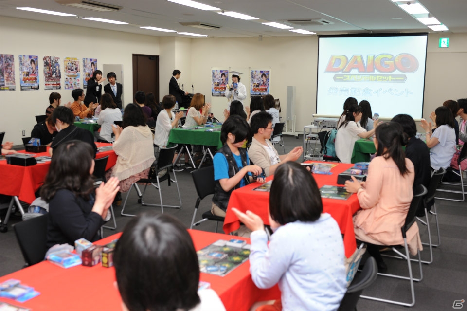 「カードファイト!! ヴァンガード」DAIGOさん自らが「DAIGOスペシャルセット」を手渡した発売記念イベントの模様を紹介の画像7
