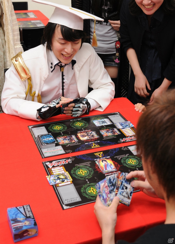 「カードファイト!! ヴァンガード」DAIGOさん自らが「DAIGOスペシャルセット」を手渡した発売記念イベントの模様を紹介の画像9