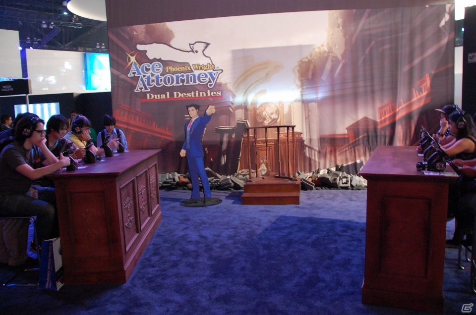 【E3 2013】金網の中でゾンビが暴れまわる「CAPCOM」ブースをレポートの画像4