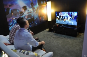【E3 2013】PS4コントローラ「DUALSHOCK 4」に暮らすBotsって？最新技術で新しい遊びを提供する「The PlayRoom」プレイフィールを紹介の画像5