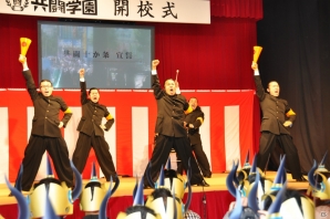 初の共闘トーナメント大会やステージイベントは大盛況!共闘先生の銅像や黒板アート、超巨大な共闘パンも登場した「共闘学園 開校式」レポートの画像46