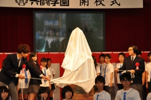 初の共闘トーナメント大会やステージイベントは大盛況!共闘先生の銅像や黒板アート、超巨大な共闘パンも登場した「共闘学園 開校式」レポートの画像50