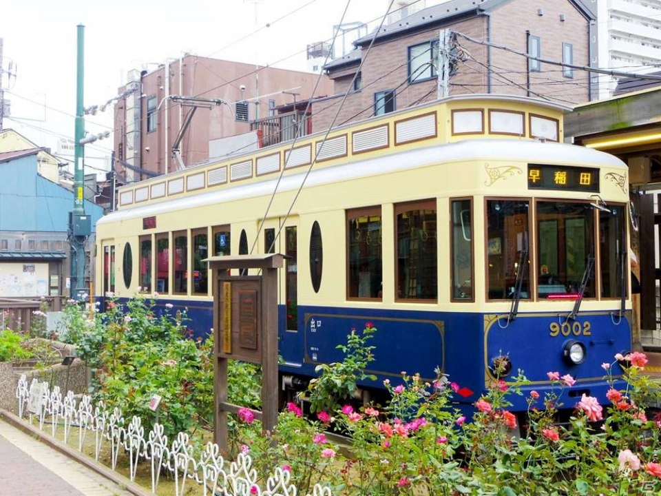 都電荒川線「9002号車」の車内が「明治東亰恋伽」仕様に―7月31日まで“めいこい列車”が走行中の画像1