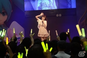 【ワンダーフェスティバル2013［夏］】川柳でフィギュアをアピール！ライブも大盛り上がりの「デレラジ」スペシャルステージの模様をお届け！の画像17