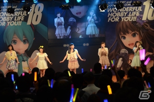 【ワンダーフェスティバル2013［夏］】川柳でフィギュアをアピール！ライブも大盛り上がりの「デレラジ」スペシャルステージの模様をお届け！の画像25