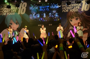【ワンダーフェスティバル2013［夏］】川柳でフィギュアをアピール！ライブも大盛り上がりの「デレラジ」スペシャルステージの模様をお届け！の画像26